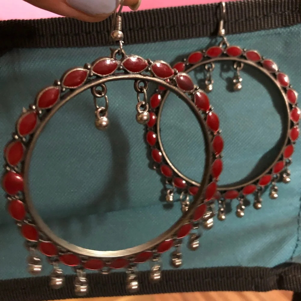 Aesthetic earring with beautiful works to all the big earring lovers - Picture 3 of 3